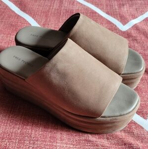 Free People Women's Tan Platform Sandals